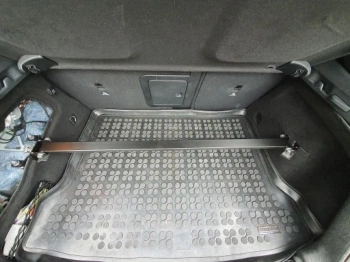 Barra trasera atornillada Mercedes A45 Negro