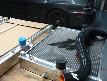 Radiador de agua deportivo Mitsubishi Lancer Evolution 7/8/9 Half-Size 2001-2007 Mishimoto  