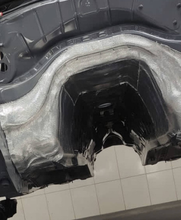 Selbstklebende Hitzeschutzmatte 0,8mm 0,3x0,6m Aluminium/Glasfaser